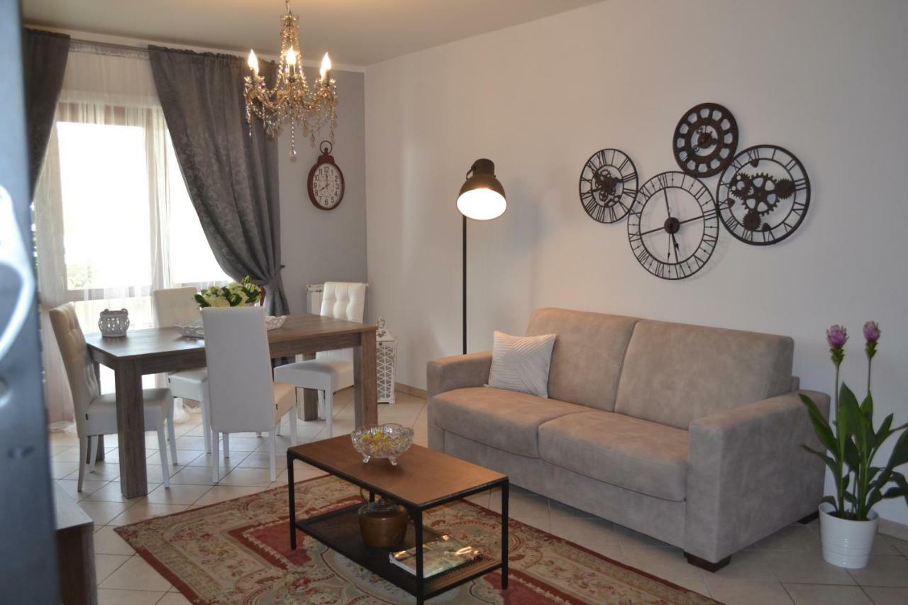 Airport & Fair Suite Apartments Fiumicino Bagian luar foto