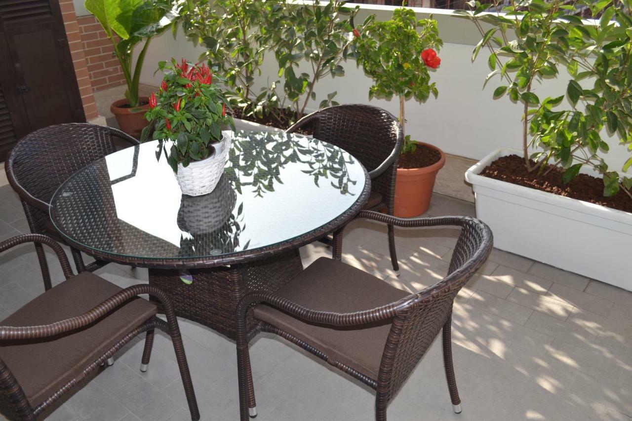 Airport & Fair Suite Apartments Fiumicino Bagian luar foto