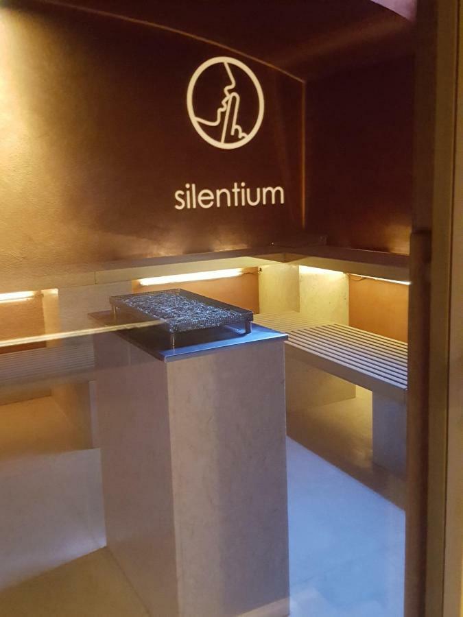 Airport & Fair Suite Apartments Fiumicino Bagian luar foto